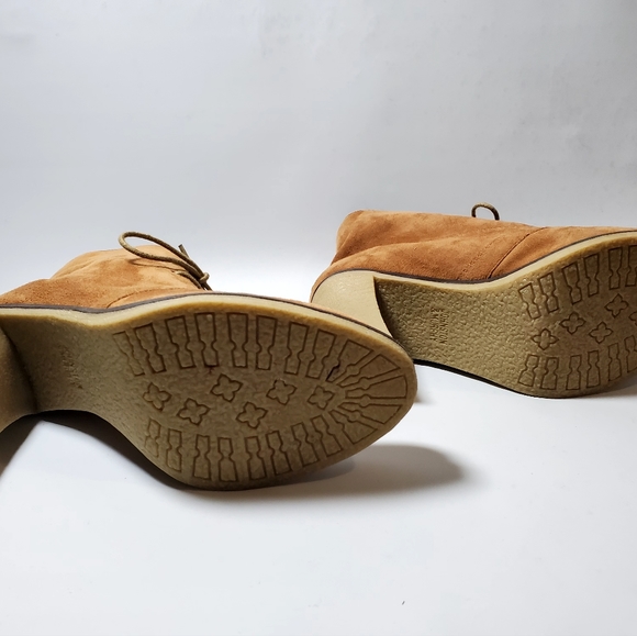 Johnston & Murphy Women's size 7.5 suede lace up high heeled bootie - Picture 3 of 6